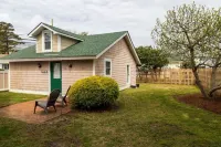 Virginia Dare Cottage-Walk 2 Manteo Waterfront Hotels in Manteo