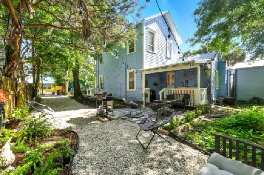 Periwinkle Perch - Home for 4