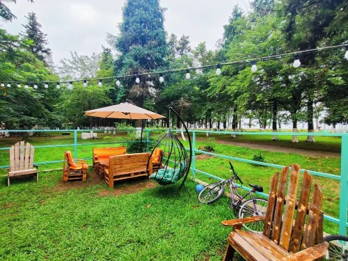 Navy House in the Park near Magnetic Sand Beach in Ureki, Georgia Hotel a Ureki