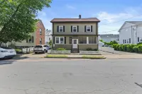 Totally Renovated 3Br Apartment Hotels in Newton