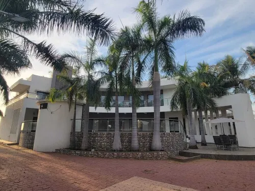 Spacious Luxury 6-bedroom villa with Private Pool in wonderful Nadiad Hotels in Kheda