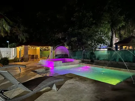 Sunny Retreat, Ultimate Getaway