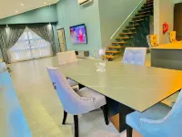 Penthouse Suite with private rooftop infn pool & Stunning cinema room