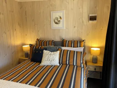 Birdhouse Retreat on Boord, Kumeu Hotels near Hare Krishna Centre (ISKCON)