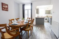 Lovely house close to restaurants and shops. 7 minutes from Manchester Airport. Hotels in Cheadle