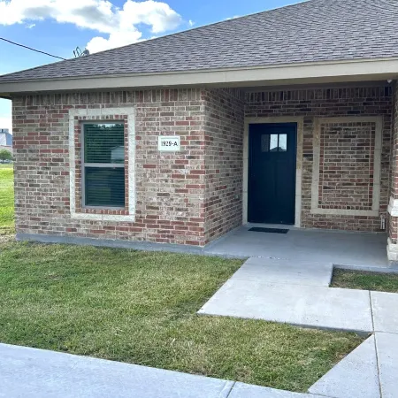 Quiet 2BR Retreat -Fenced yard -Modern Duplex