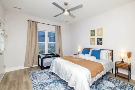 The Briar ~ Sleek 3BR New Home Walk to DT w/Outdoor Area