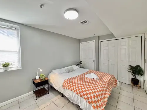 Spacious 5-bedroom apartment with AC, WiFi in superb North Bergen