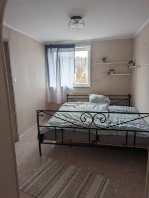 Ferienhaus in Mittelschweden mit Etwas Seeblick :) فنادق في 