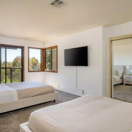 Family Fun Mountain Villa in San Diego Pool/Jacuzzi, Water-slide, PickleBall