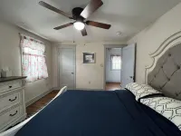 Charming 2-bedroom house in small-town neighborhood Hotels in Bath