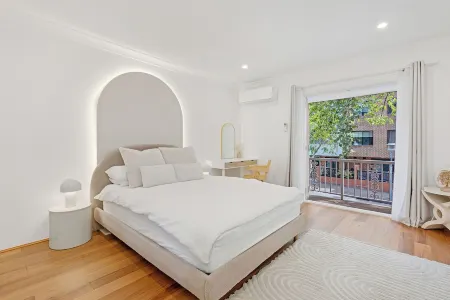 Luxury Modern 2-Story Townhouse in Sydney CBD Отели в г. Pyrmont