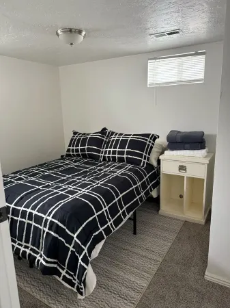 Charming 3-bedroom cottage in fabulous Salt Lake City with WiFi, AC