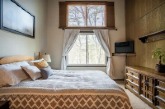 Charming 3-bedroom townhome with AC, WiFi in fabulous McGaheysville