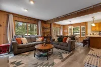 Charming 3-bedroom cabin w/ fire place