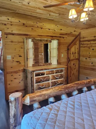 Charming 2 bedroom cabin on a beautiful private lake.