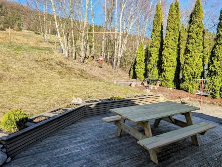 Bright 2-bedroom apartment with spectacular fjord views in Jørpeland. Отели в г. Странн