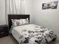 Charming 2-bedroom house in Hialeah with WiFi and AC