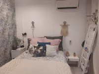 Beautiful, quiet, bright artist's apartment.  South-facing terrace, air conditioning. Hotels in 4th arrondissement of Marseille