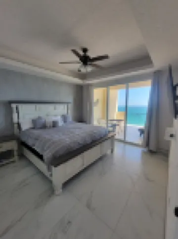 Beach front property Cozy 3-bedroom condo with WiFi, AC, in Puerto Peñasco.