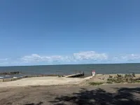 3-bedroom pet friendly home in Madison walking distance to beach & winery