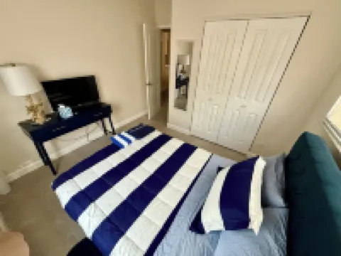 2-bedroom secondary suite in lovely Sarasota