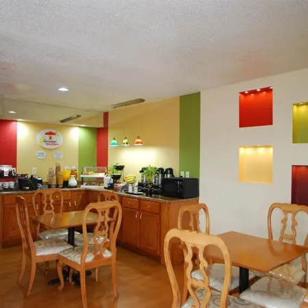 Super 8 by Wyndham Anderson/Clemson Area