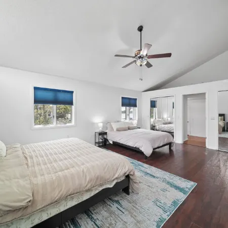 Large Lakefront Retreat – Sleeps 17+