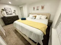 6Bedroom Mountain Escape w/HOT TUB, 2 kitchens, 2 Living Rooms- Upscale Locale!