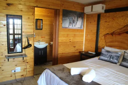 Leopard Rock Bush Lodge In Africa. Book today for your Big 5 Experience.