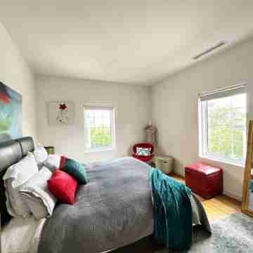 Luxury and Grandeur with city view balcony! Rooms