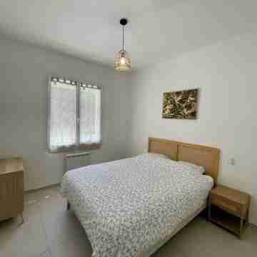 4-bedroom house with pool Rooms