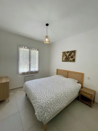 4-bedroom house with pool