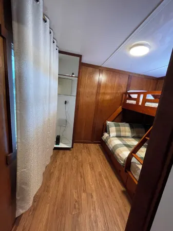 Clean and convenient cabin Centrally located in Atherton township. Отели в г. Атертон