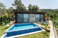 sea view and infinitive pool