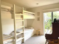 So Central. Walk to Beach. Peaceful Setting Hotels in Torquay