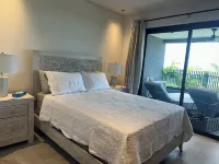 Luxurious Oceanfront Condo with Rooftop Pool on Brighton Beach– Sleeps 4 酒店