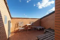 Large duplex with all amenities. Hotels in 