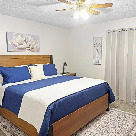3-bdr house in beautiful Mustang with HighSpeed WiFi,   New furniture throughout