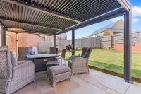 Luxury 5 bed House with Hot-tub near Bicester Village