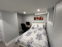 Whitby Gateway - 2BR 3BD 2WR Kitchen Laundry Hotels in Whitby