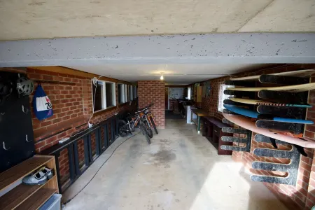 Gravity Stayz - 5min ride to the Mogo Trails and beautiful beaches