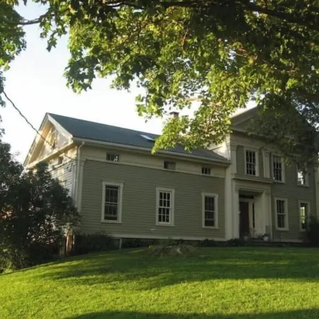 Farm Stay in Catskills Farmhouse Suite