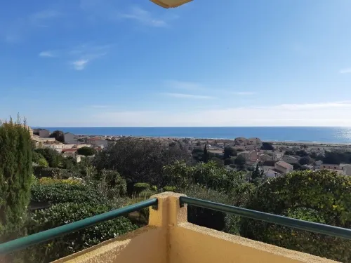 1-bedroom studio with sea view. Ideal for 2 adults and 1 child.