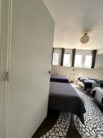 COMFORTABLE 2-BEDROOM APARTMENT WITH EXCELLENT VIEWS