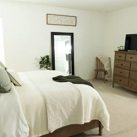 Comfy Family Home w/ 4 rooms, WiFi, Office & Community Pool, in Rhome