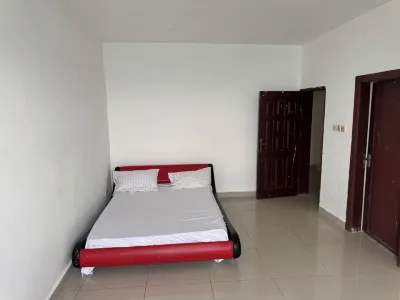 Spacious 3-bedroom apartment with WiFi, AC in beautiful Freetown  호텔
