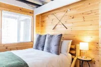 Cozy Chalet w/ HOT TUB just steps from Shanty Creek Resort