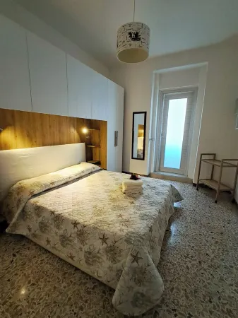 Double room with bathroom located near the historic center and beaches.