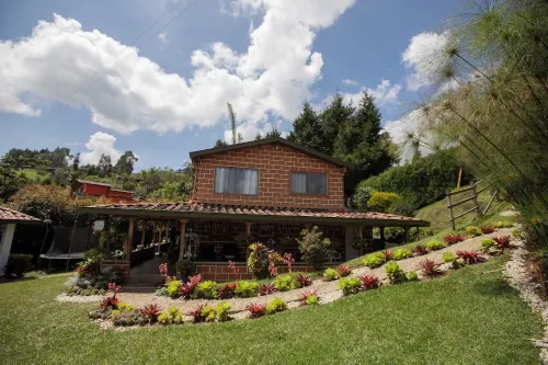 Spacious 5-bedroom villa in Guarne-15 min from airport Jose Maria Cordova Hotels in Guarne